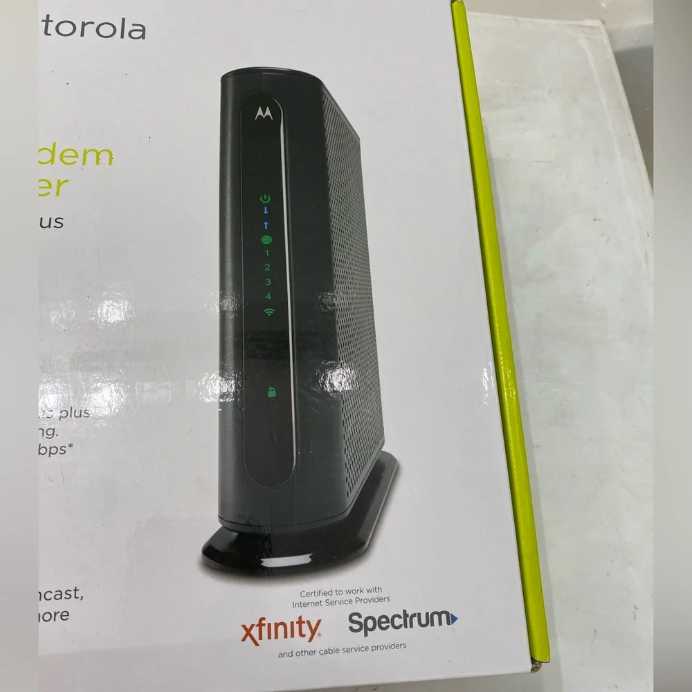 Motorola cable modem plus router 8x4 343 Mbps plus N450 Wi-Fi New in box
